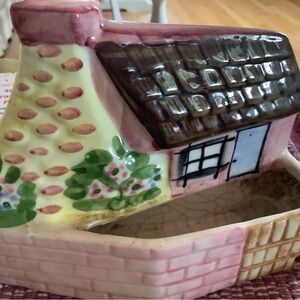 💜Charming Cottage Ceramic Planter/ wall pocket